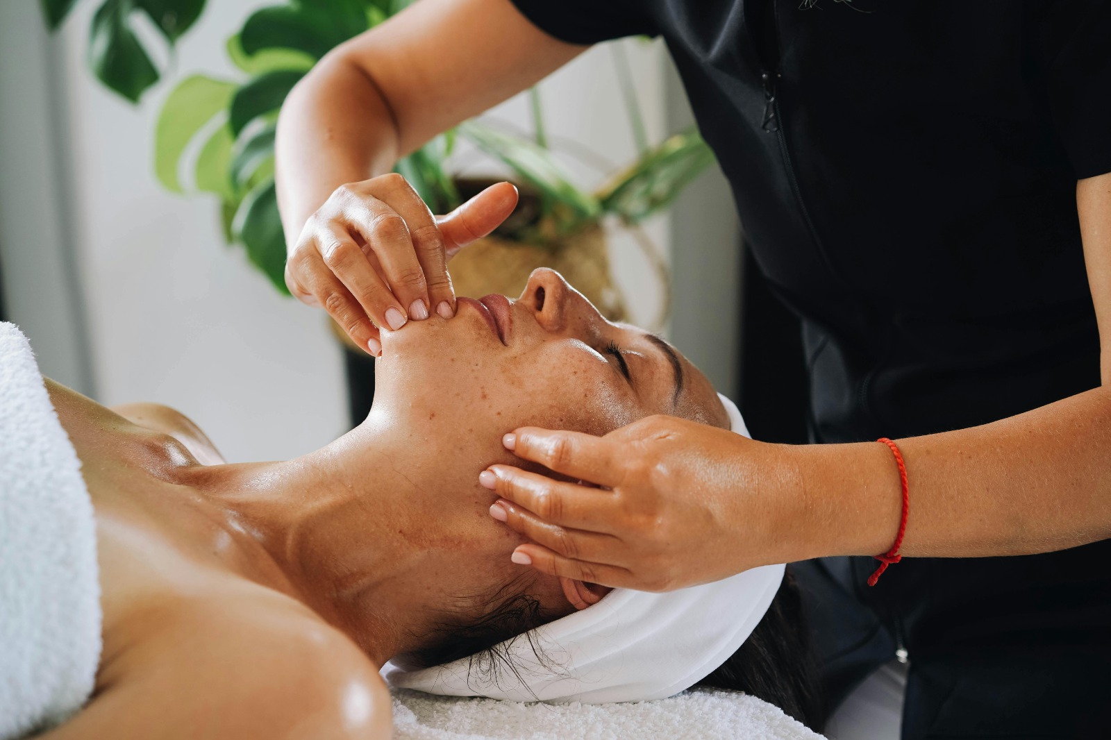 Get a Facial Near Me and Treat Yourself to a Luxurious Experience