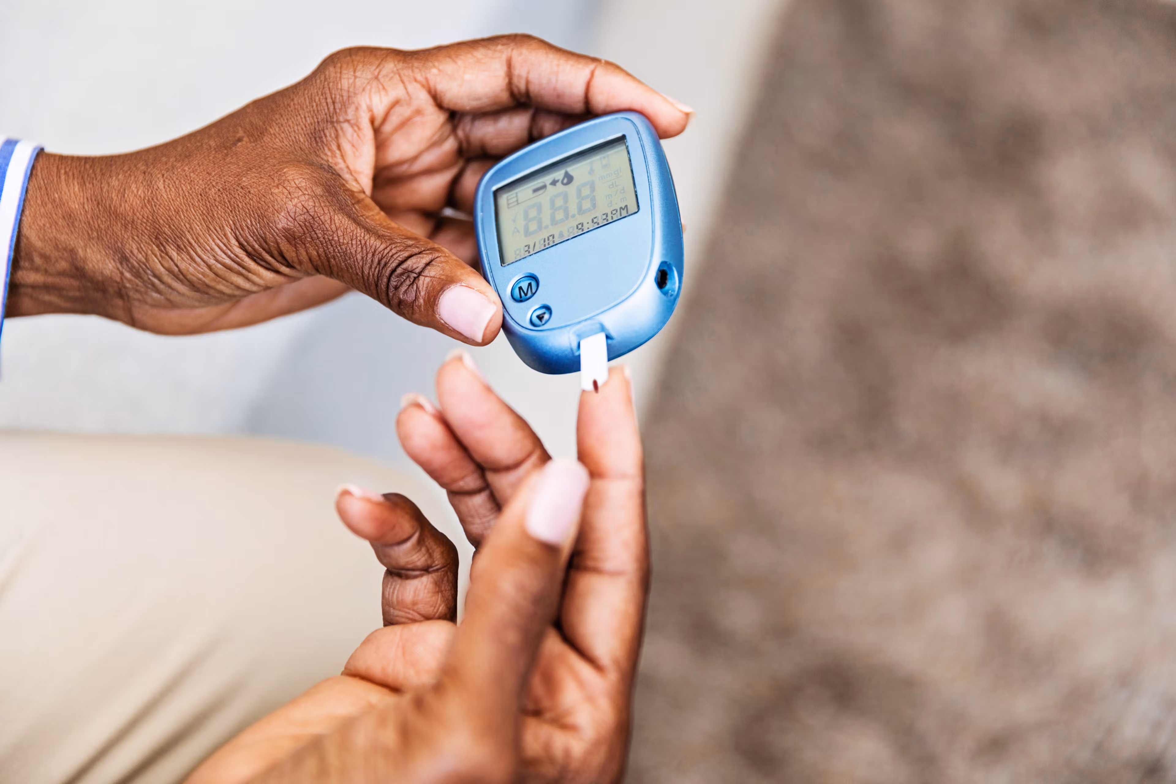 Smart Diabetes Monitor Devices for Easy Daily Glucose Monitoring