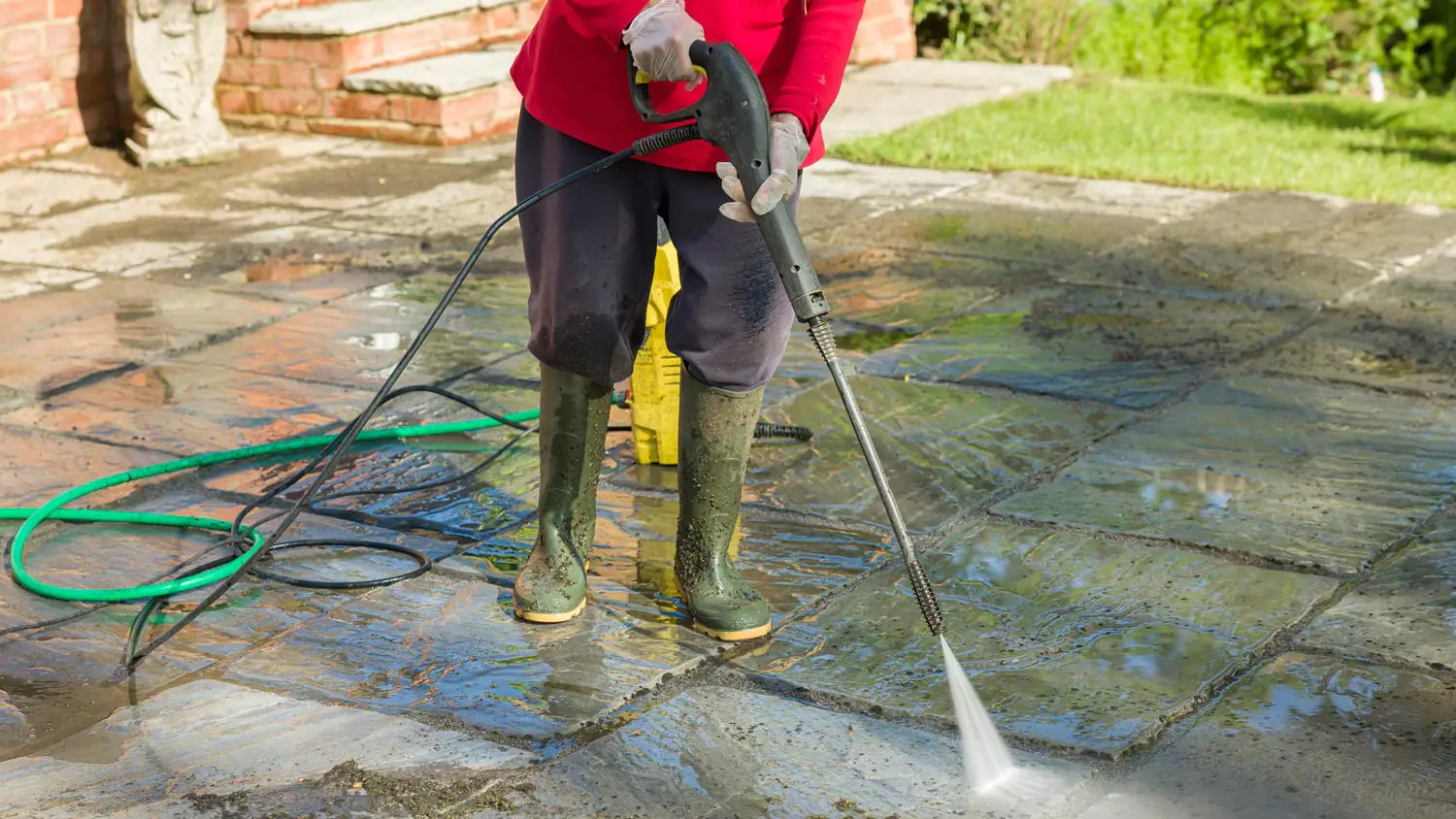 Window Cleaning – Mr Clean Streak-Free Shine with Professional Techniques