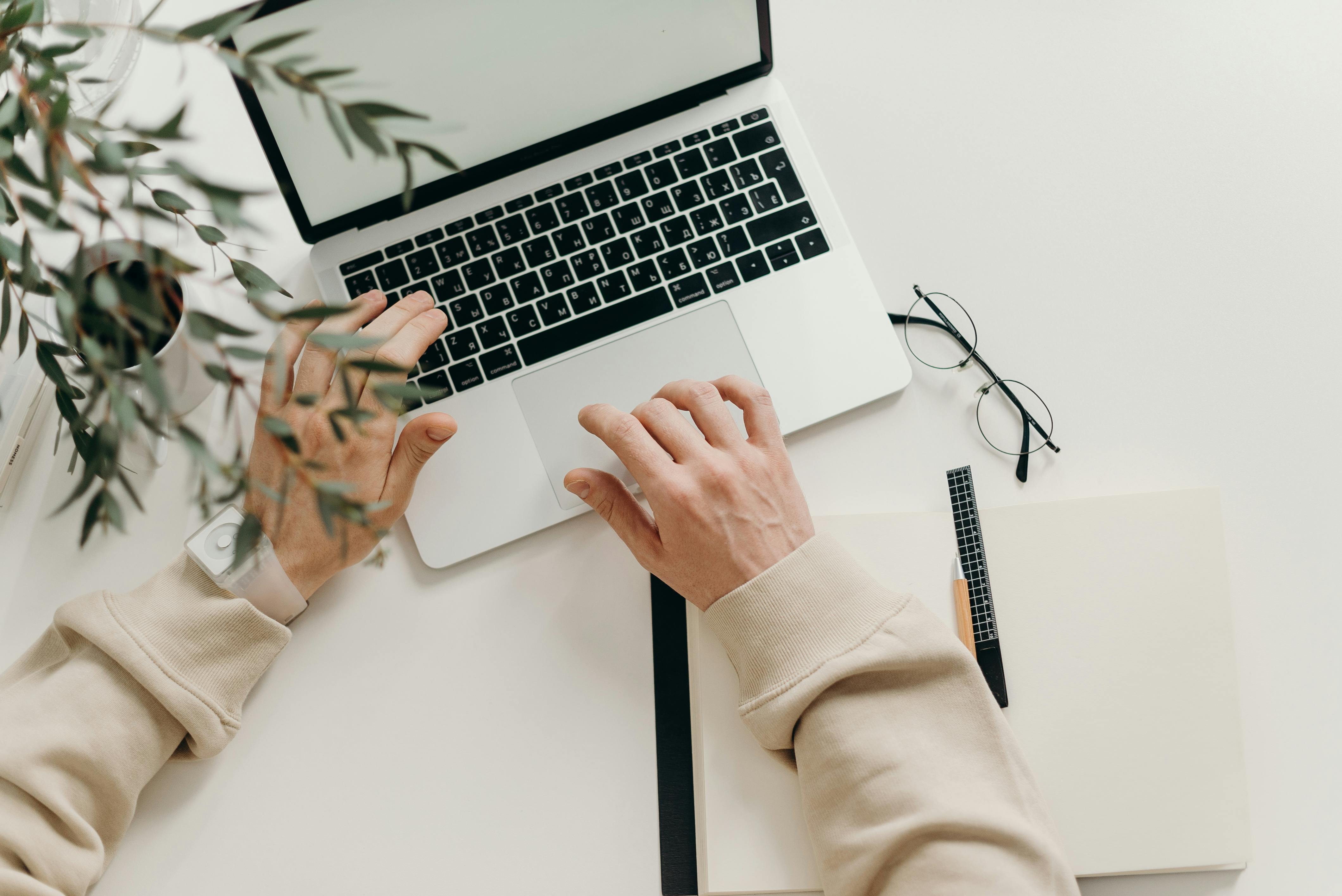 Hubspot CRM Free vs Paid CRM: What You Need to Know