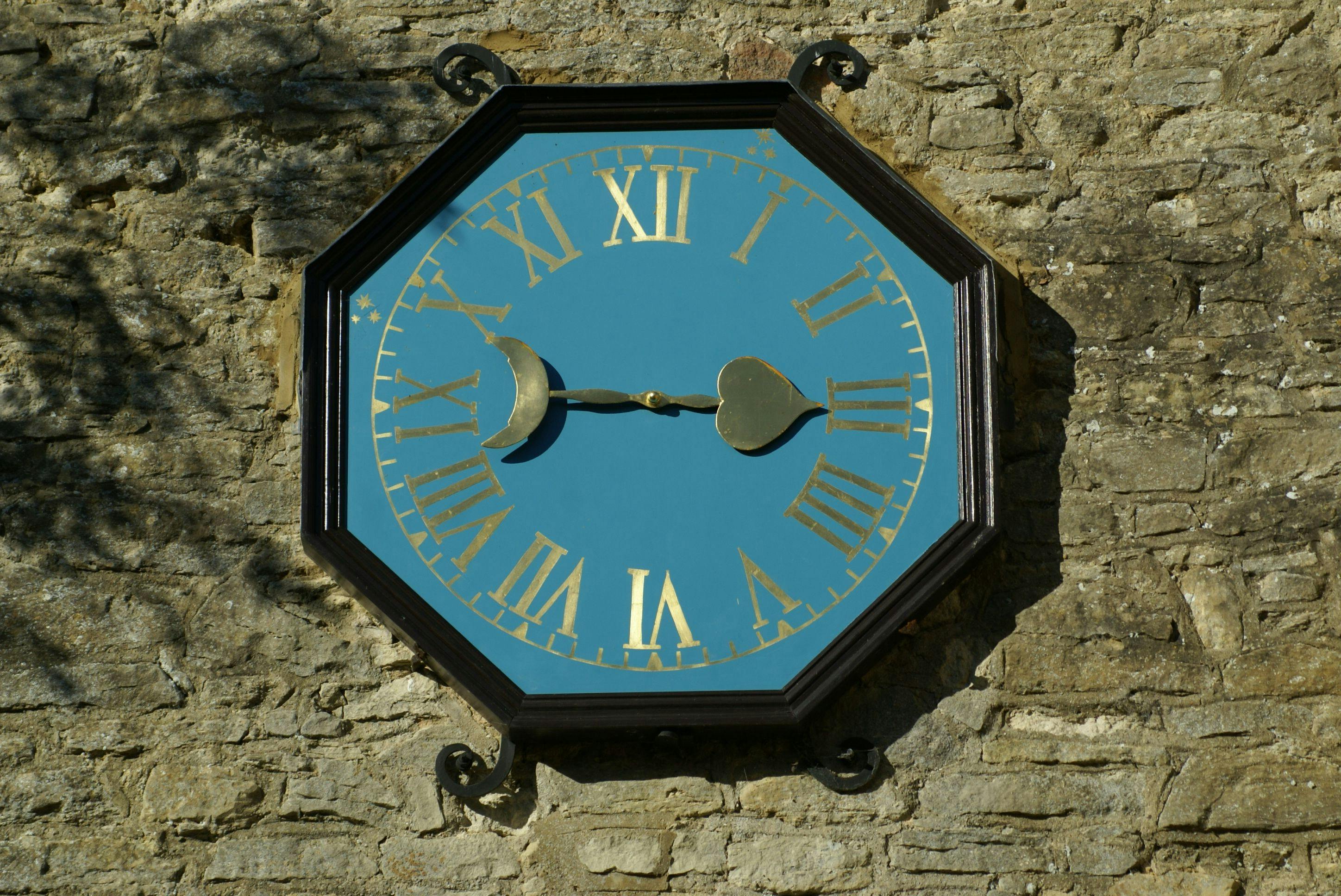 What Makes the Rolex Wall Clock a Symbol of Timeless Style
