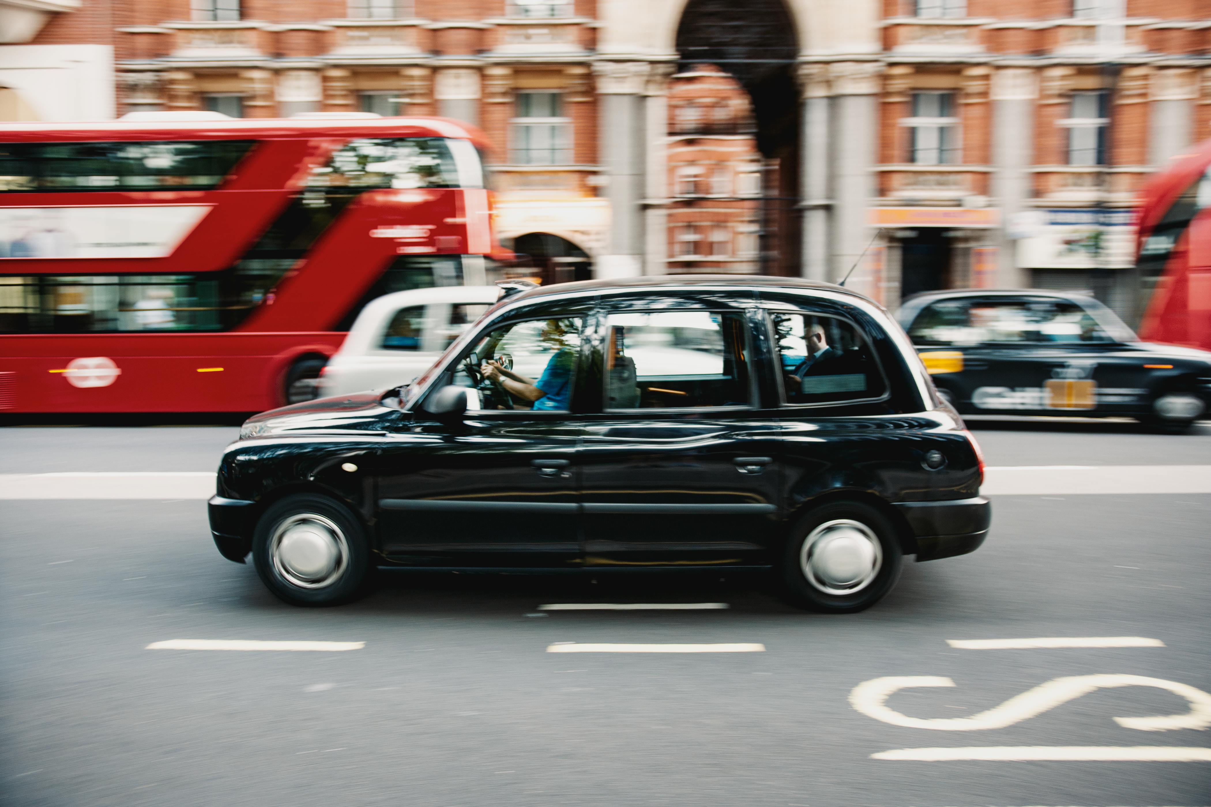 Airport Cabs from West Byfleet to Heathrow and Gatwick